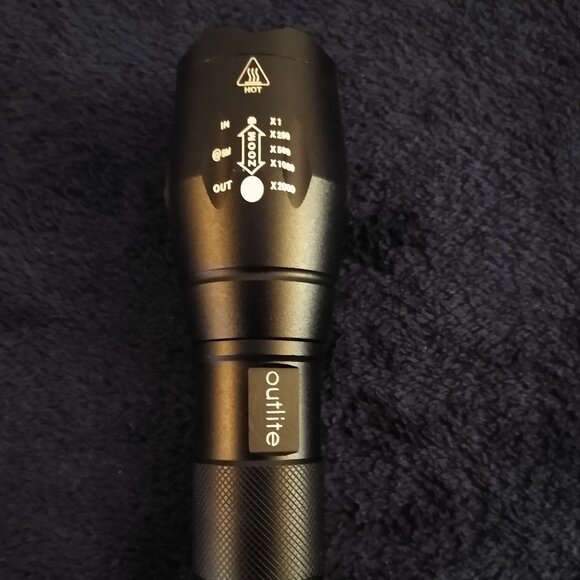 Black Outlite Flashlight - excellent condition - Picture 3 of 10